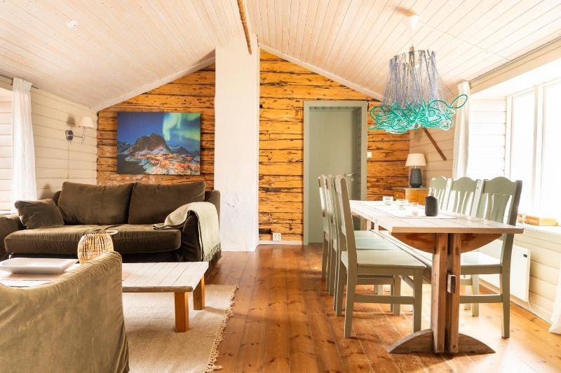 Traditional Two-Bedroom Cottage image 3
