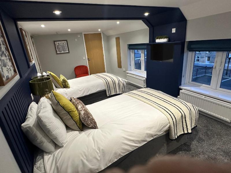 Large Twin Room image 3