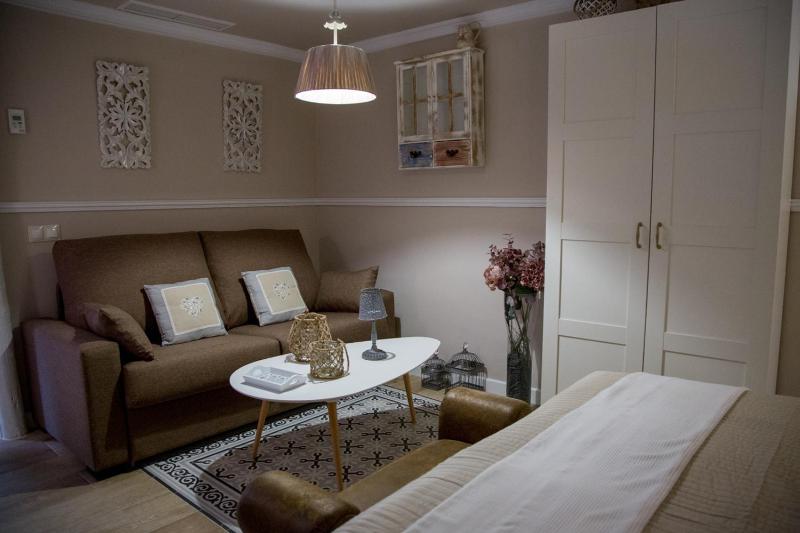 Deluxe Studio image 4