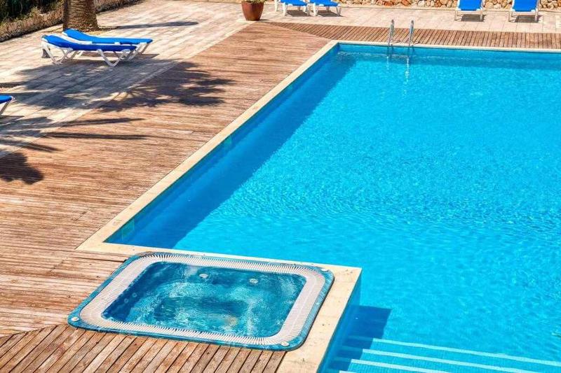 Apartamento con aire acondicionado y gran piscina! - image 16