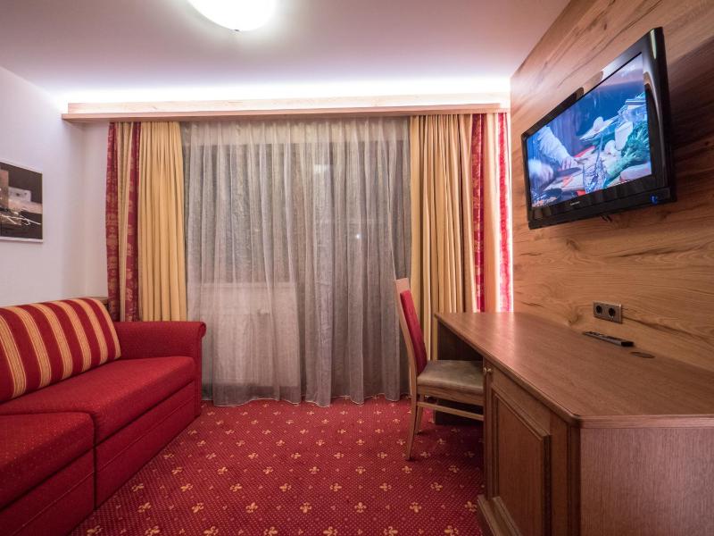Family Suite with Balcony image 4