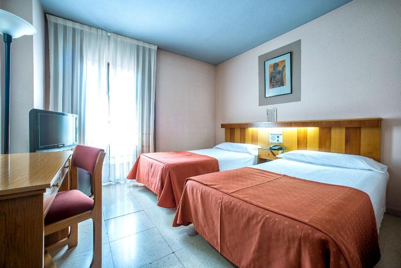 Twin Room image 1