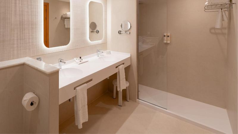 Double or Twin Room with Terrace (2 Adults + 1 Child) image 1