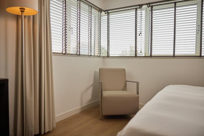 Deluxe Twin or Double Room image 4