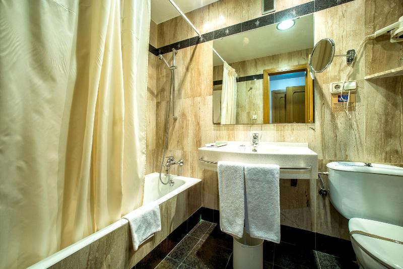 Superior Triple Room image 2