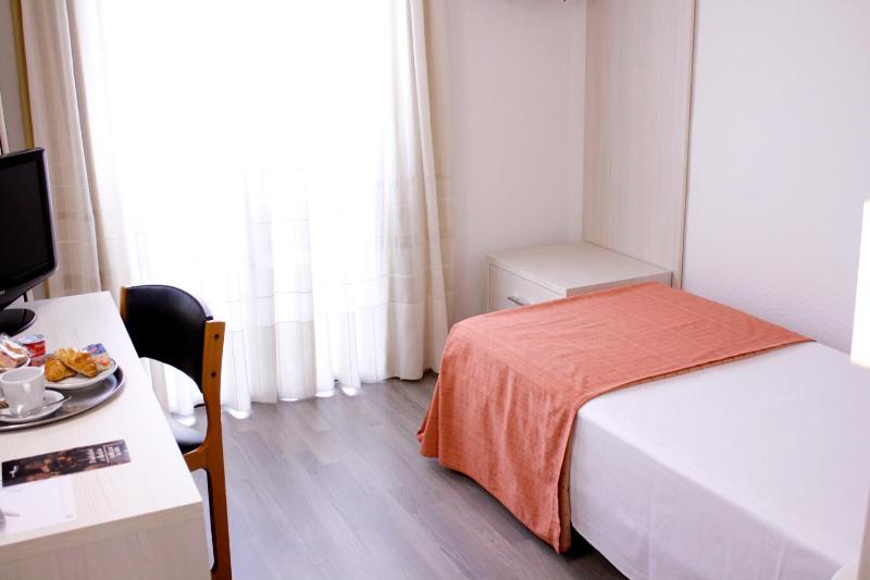 Single Room image 1