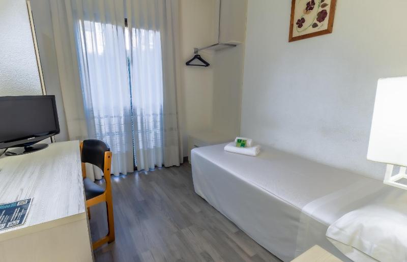Single Room image 4