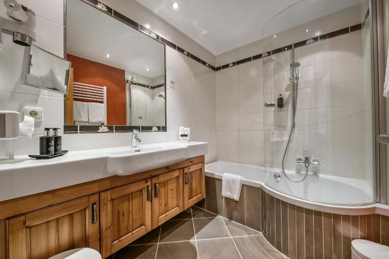 Junior Suite with Balcony image 4