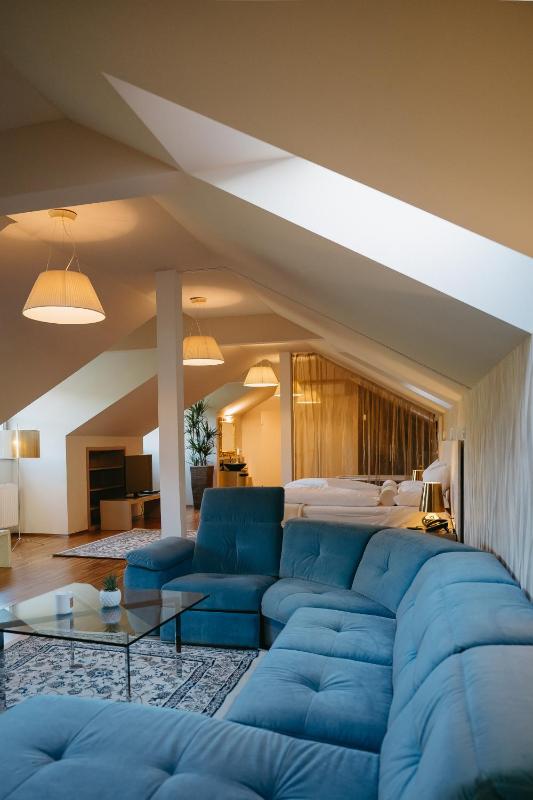 King Suite with Spa Bath image 1