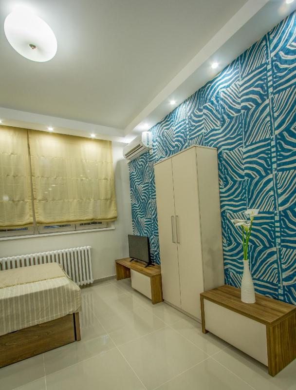 Studio (3 Adults) image 2