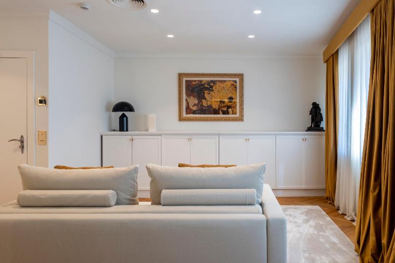 Deluxe Suite image 1