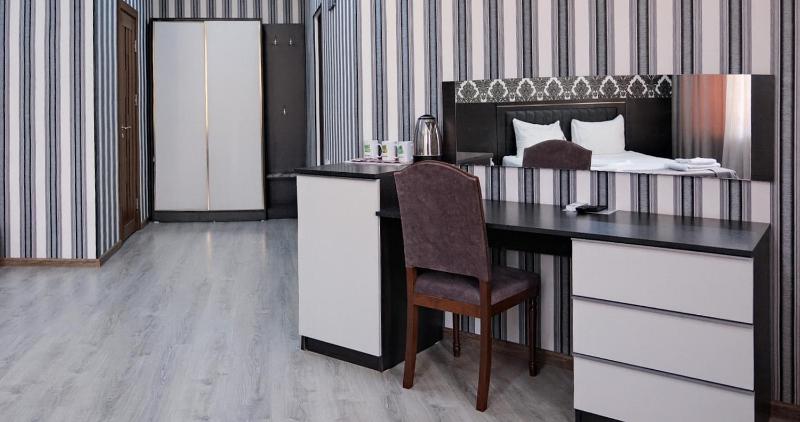 Suite with City View image 3