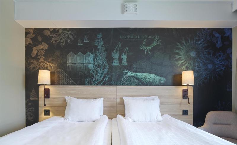 Double or Twin Room image 3