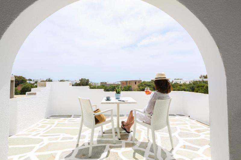 Deluxe One-Bedroom Apartment with Ocean View image 2