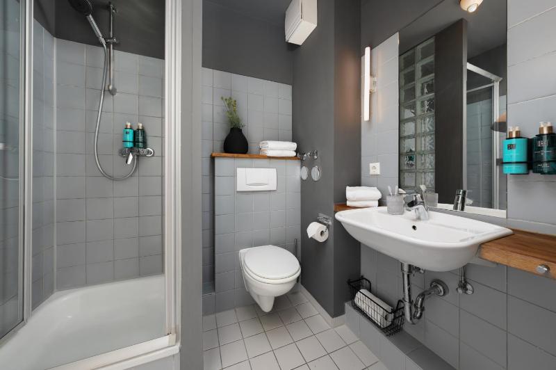 Studio Apartment image 2