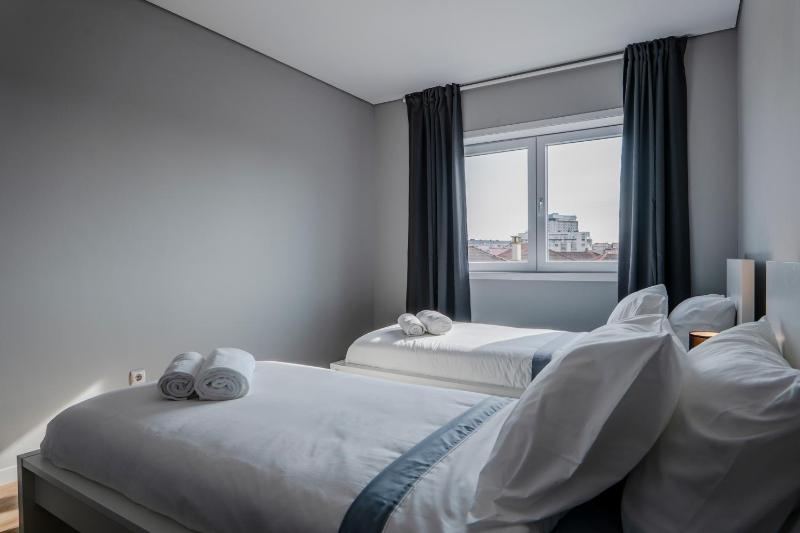 3BR Flat by Casa da Música Central Sleeps 6 E - image 21