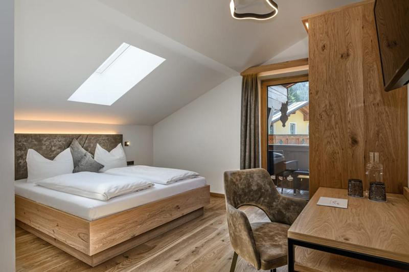 Superior Double Room image 3