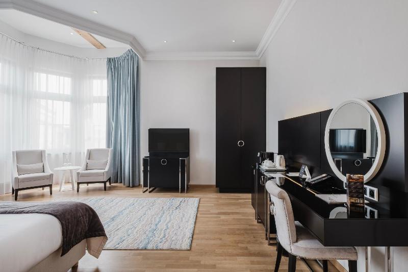 Premium Twin or Double Room image 3