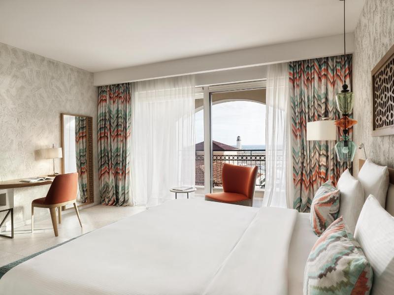 Deluxe  Room Sea View image 3