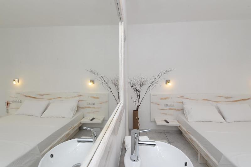 Superior Double Room with Private Terrace image 2
