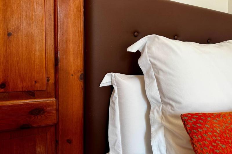 Single Room with Mountain View image 4