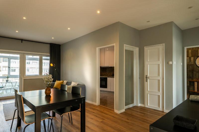 3BR Flat by Casa da Música Central Sleeps 6 E - image 23