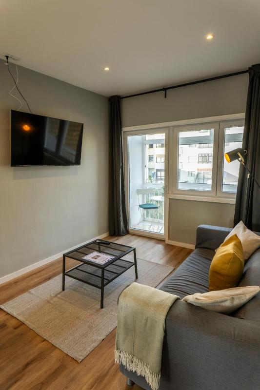 3BR Flat by Casa da Música Central Sleeps 6 E - image 6