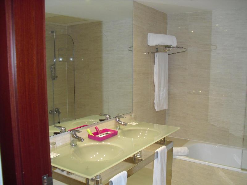 Double or Twin Room image 2