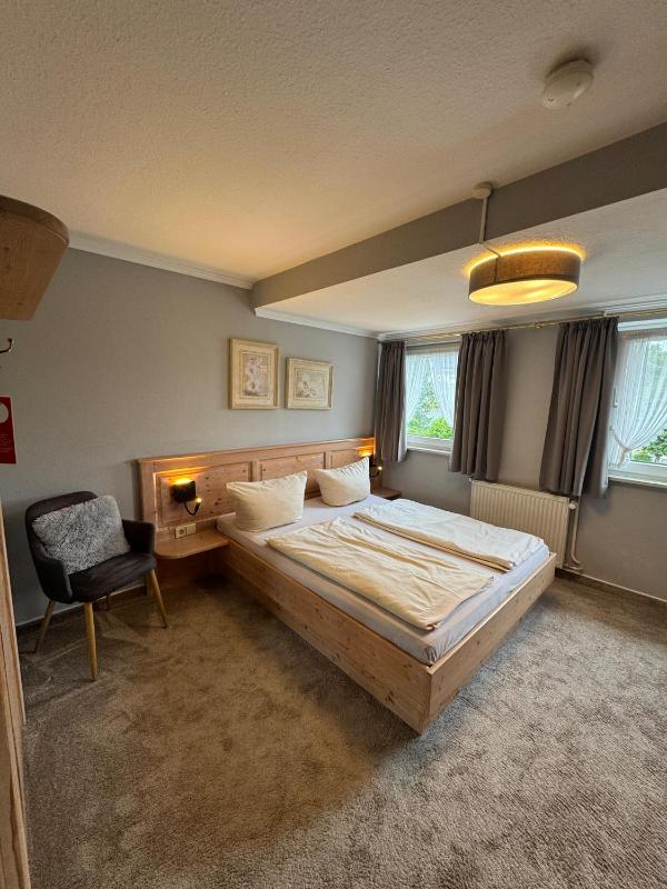 Double Room image 3