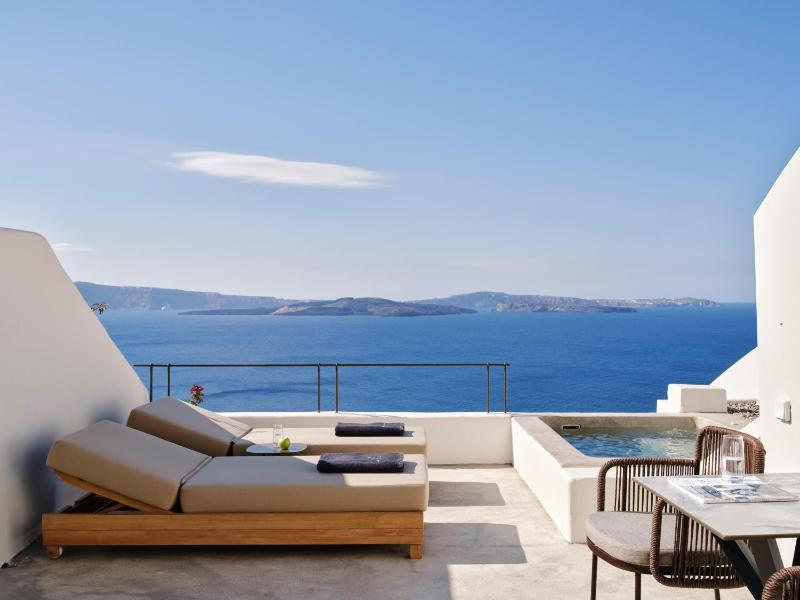 Deluxe Suite with Hot Tub and Caldera View image 3