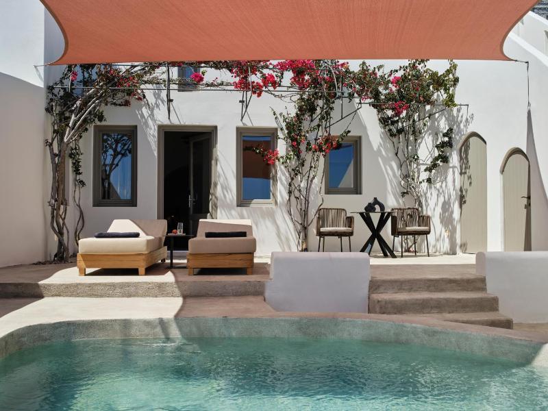 Exceptional Suite with Private Pool and Caldera View image 1