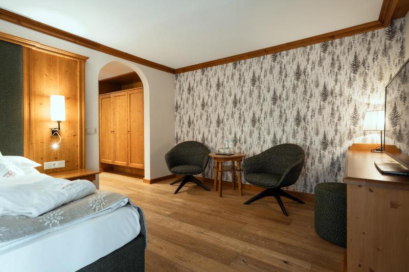 Superior Double Room image 3