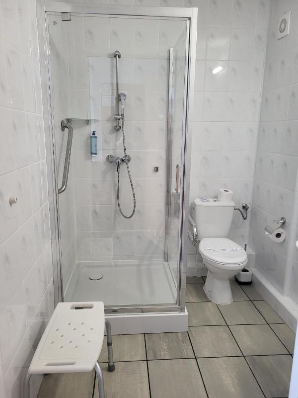 Queen Room - Disability Access image 4