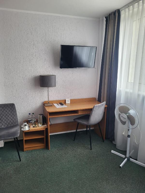 Queen Room - Disability Access image 2