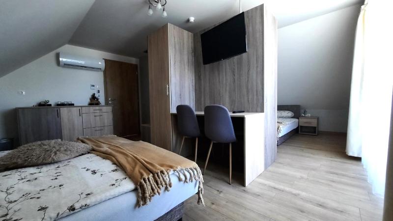 Quadruple Room with Balcony image 2