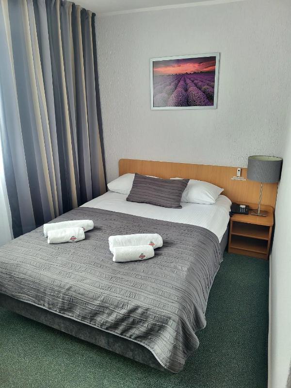 Queen Room - Disability Access image 1