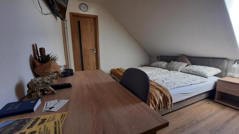 Deluxe Double or Twin Room image 2