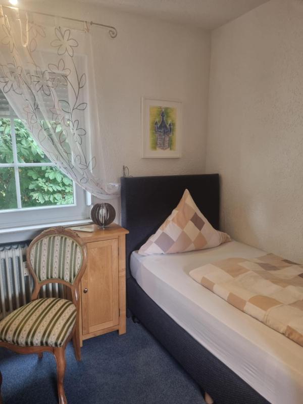 Single Room image 3
