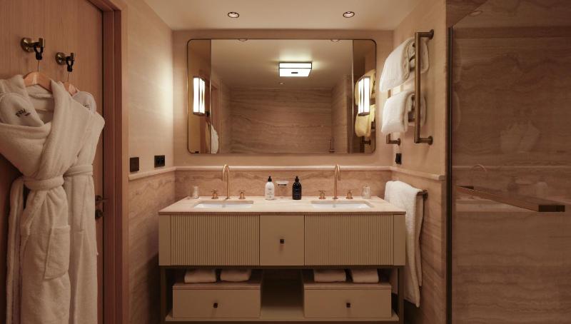 Junior Suite image 2