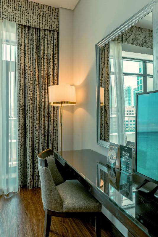 Deluxe King Room  image 3