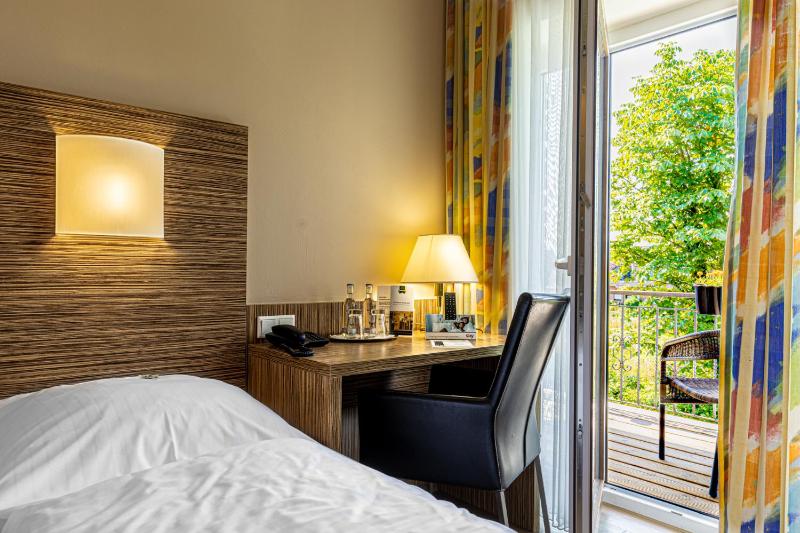 Single Room image 4