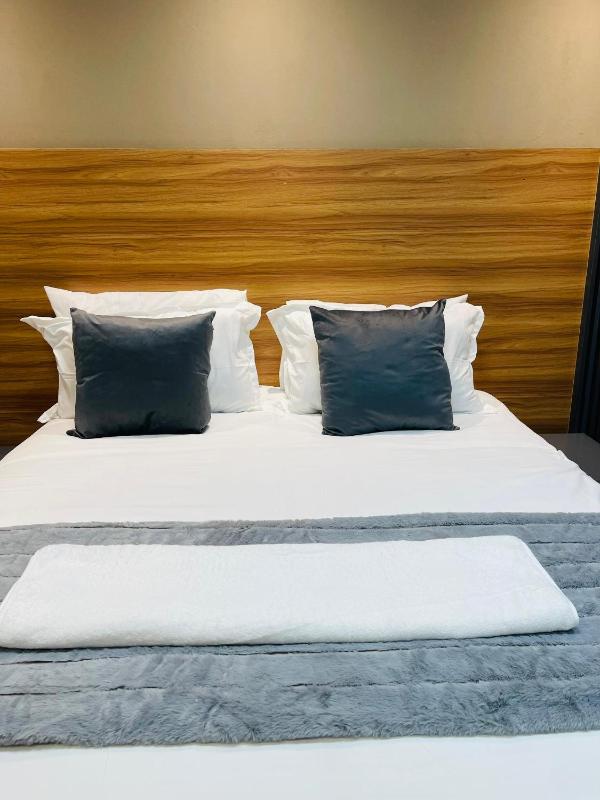 Que Self Catering Apartments - image 3