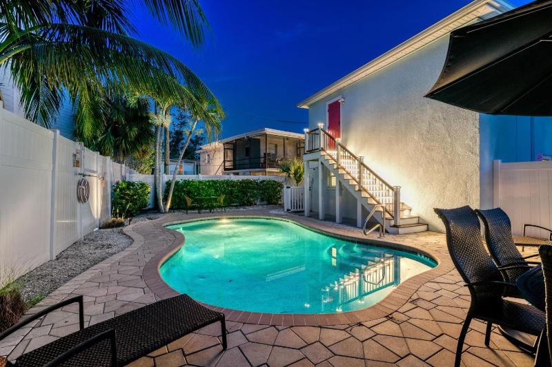 Low Tide – Pool Pet Friendly In SK Village - Walk Everywhere! - image 9