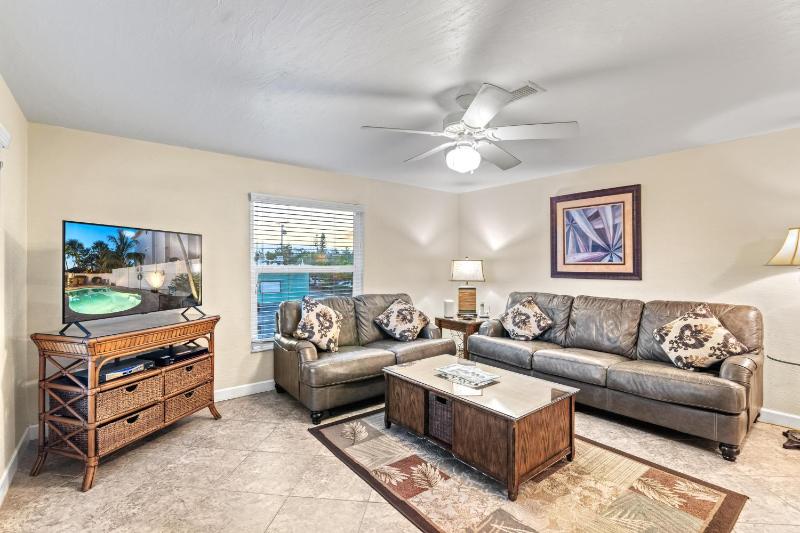 High Tide – Pool Grill Pet Friendly Located in the Heart of SK! - image 9