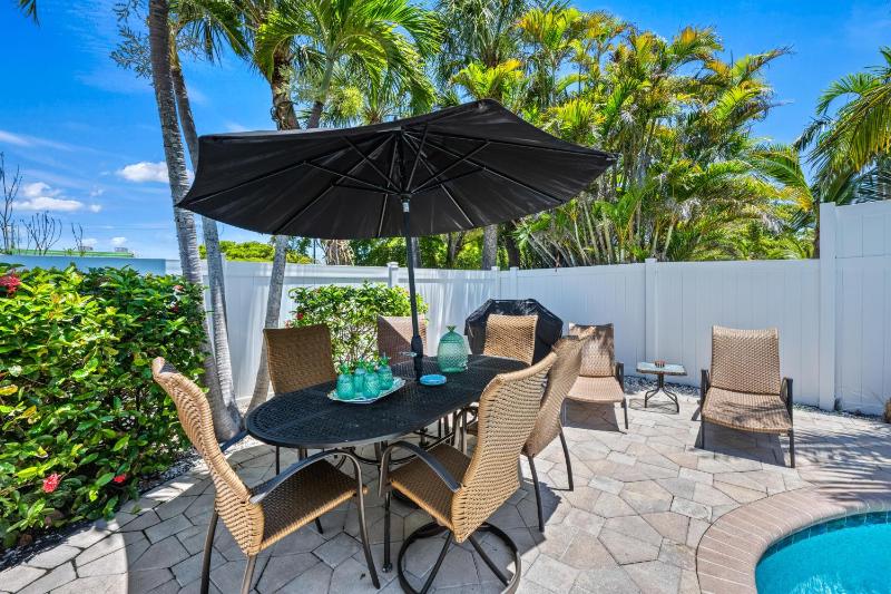 High Tide – Pool Grill Pet Friendly Located in the Heart of SK! - image 2