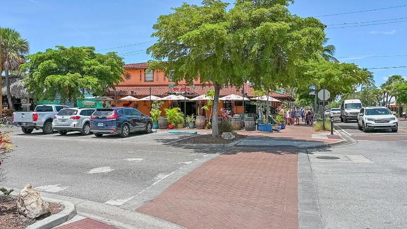 High Tide – Pool Grill Pet Friendly Located in the Heart of SK! - image 15