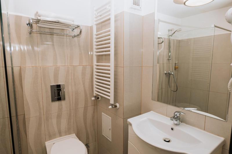 Twin Room with Balcony image 2