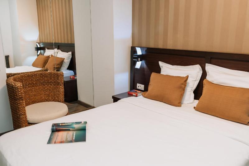 Double Room with Balcony image 3