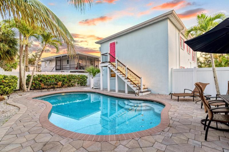 Low Tide – Pool Pet Friendly In SK Village - Walk Everywhere! - image 13