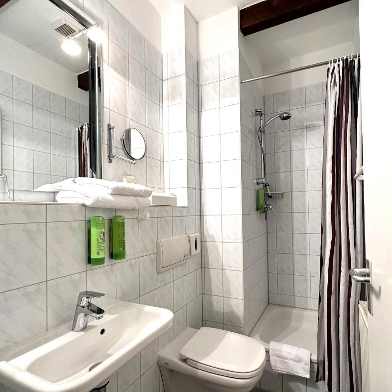 Double Room image 4